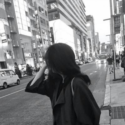 2018微信最新唯美伤感黑白风格女生头像下载
