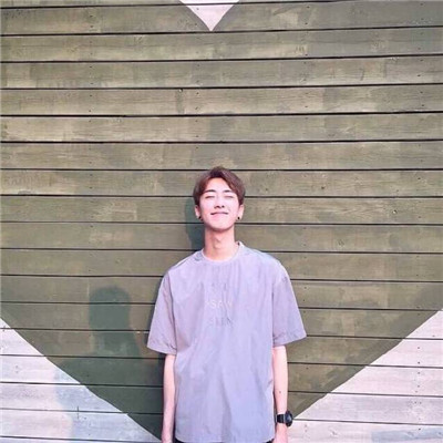 2018微信最新帅气阳光风格男生头像合集下载