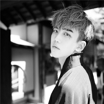 2018微信最新帅气阳光风格男生头像合集下载