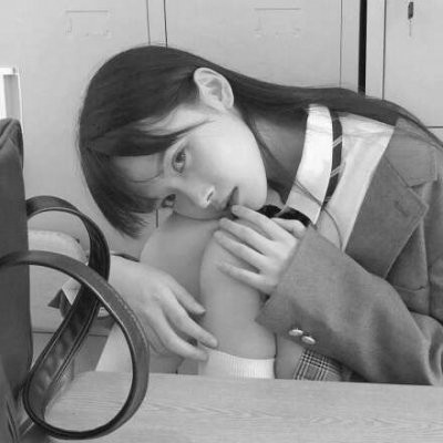 2018微信最新唯美黑白伤感风格女生头像合集下载