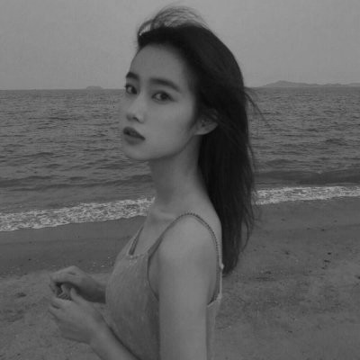 2018微信最新唯美黑白伤感风格女生头像合集下载