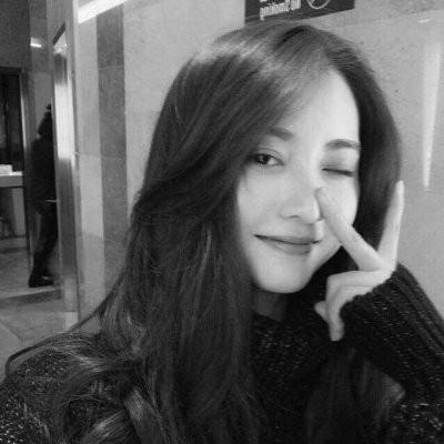 2018微信最新唯美黑白伤感风格女生头像合集下载