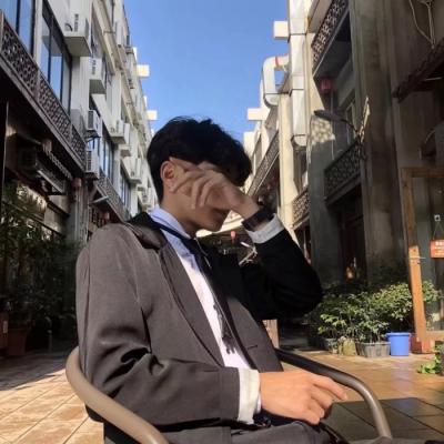 成熟稳重男生微信头像
