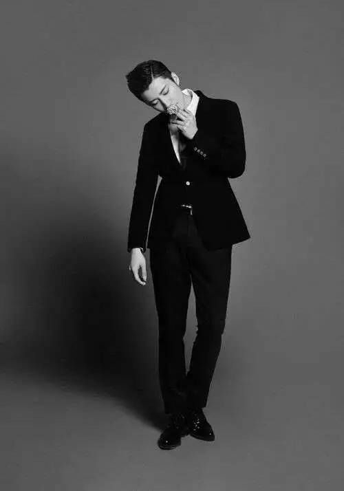 黑白男生聊天壁纸和手机壁纸图