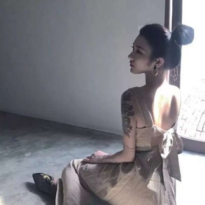 小时候我们很纯真微信御姐头像