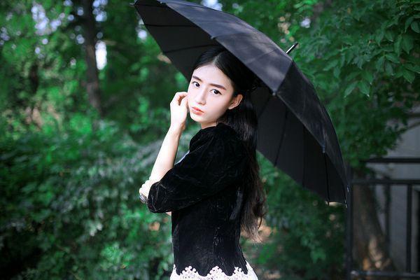 伤感女生唯美意境写真大图 不幸福不快乐就可以轻松的放手