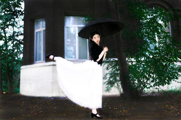 伤感女生唯美意境写真大图 不幸福不快乐就可以轻松的放手