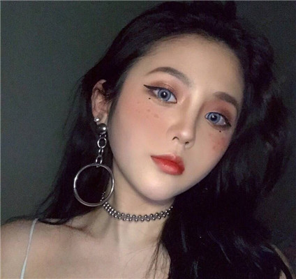 诡异粉色系女生微信头像