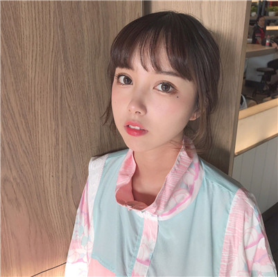 诡异粉色系女生微信头像