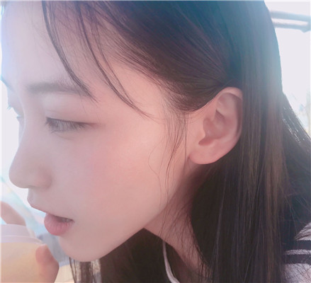 诡异粉色系女生微信头像