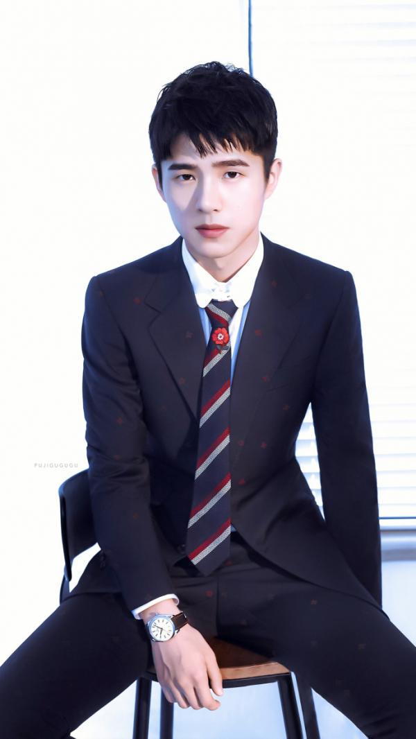 微信青春帅气刘昊然图片