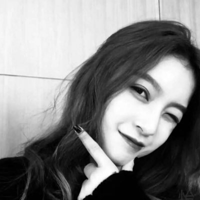 微信唯美黑白女生头像