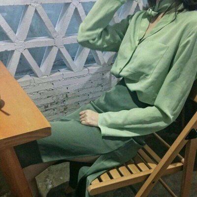 微信绿色系唯美清新女生微信头像