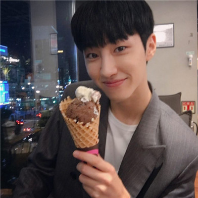 微信简单帅气男生头像