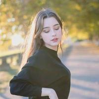 2018微信最新帅气迷人欧美风女生头像合集下载