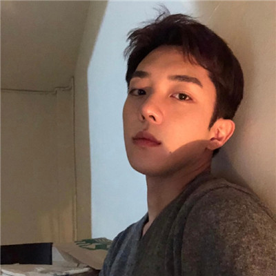 微信简单帅气男生头像