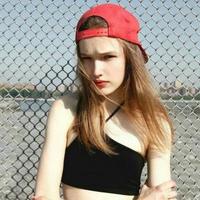 2018微信最新帅气迷人欧美风女生头像合集下载