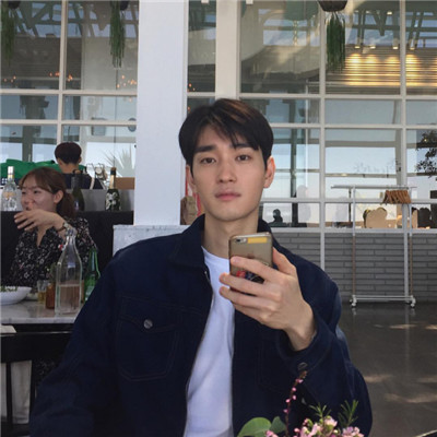 微信简单帅气男生头像