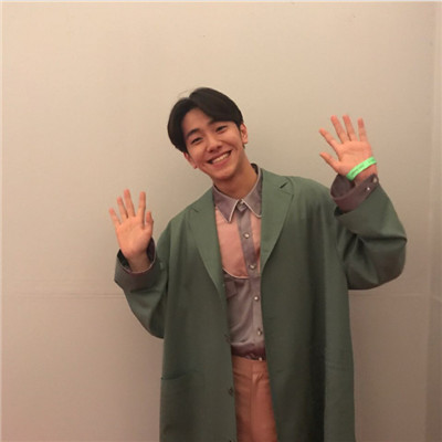 微信简单帅气男生头像