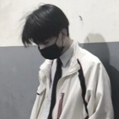 微信高冷风男生头像