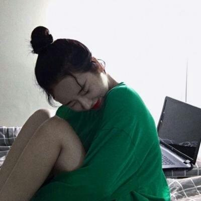 绿色系女生高冷微信头像