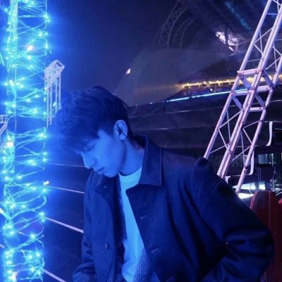 微信高冷风男生头像