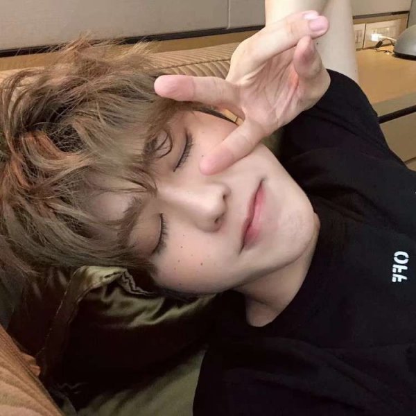 帅气鲜肉蔡徐坤微信相册封面图下载