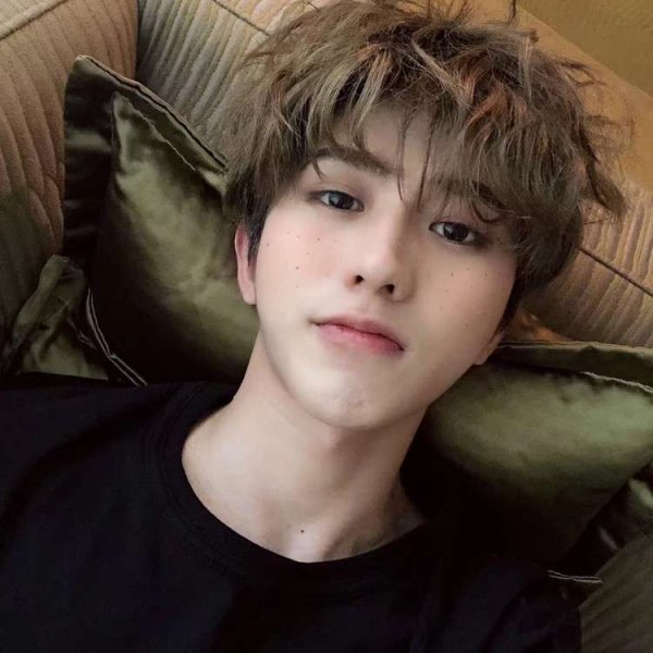 帅气鲜肉蔡徐坤微信相册封面图下载