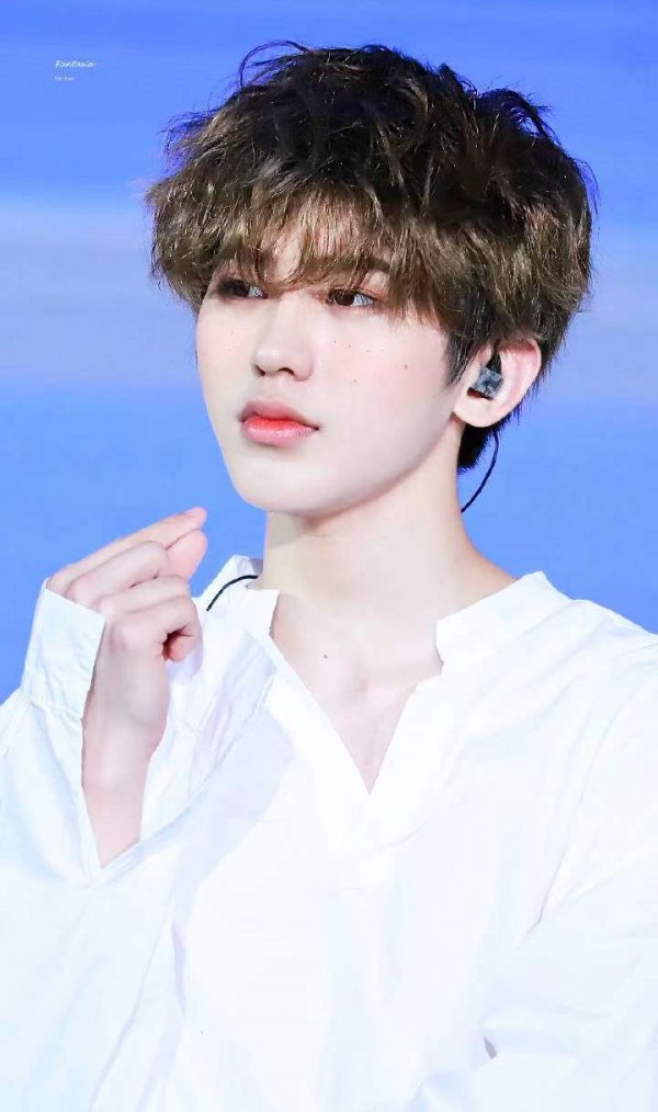 帅气鲜肉蔡徐坤微信相册封面图下载