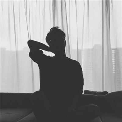 微信伤感黑白男生头像