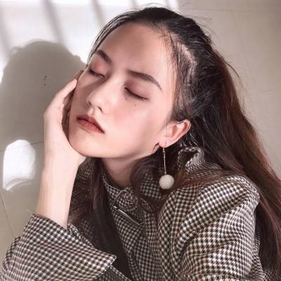 微信冷艳气质御姐女生头像
