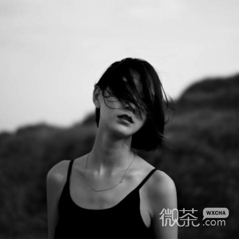微信黑白伤感女生头像