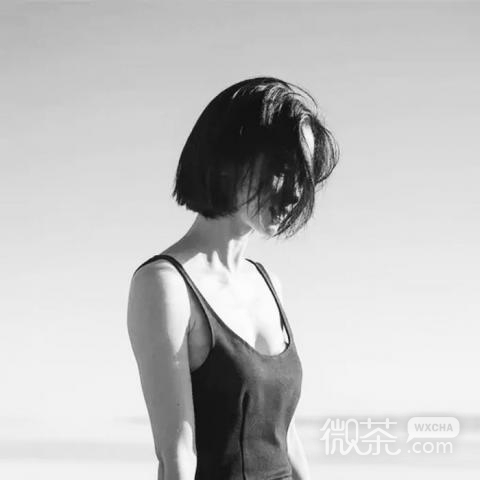 微信黑白伤感女生头像