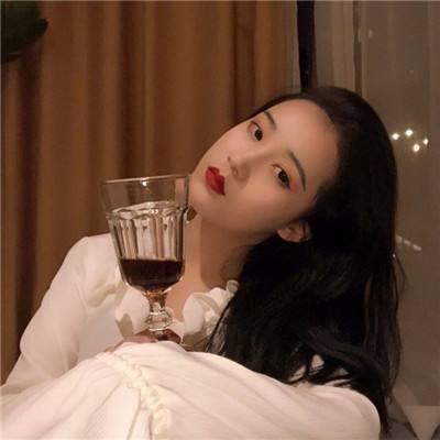 微信冷艳气质御姐女生头像
