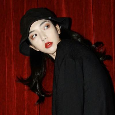 微信冷艳气质御姐女生头像