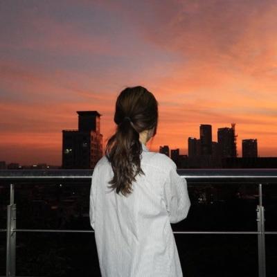 微信头像女生简单背影