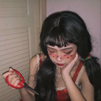 微信个性红色系女生伤感头像