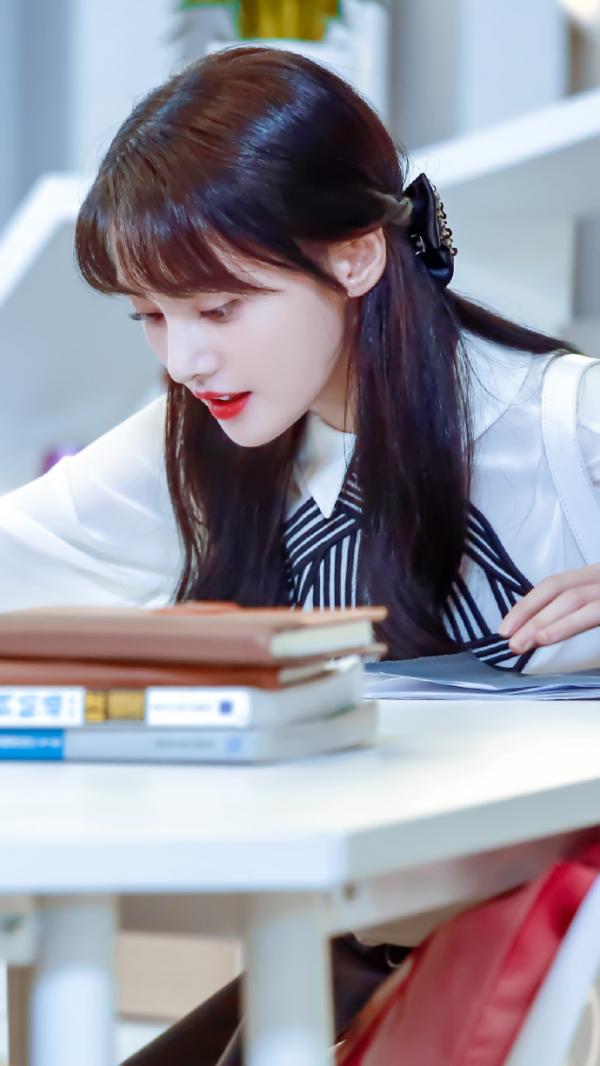 微信好看郑爽手机壁纸