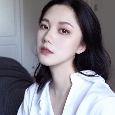 微信俏皮风女生头像