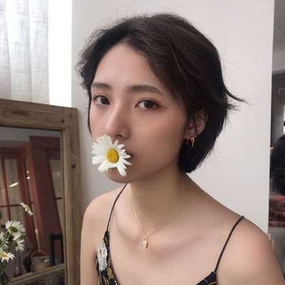 微信俏皮风女生头像