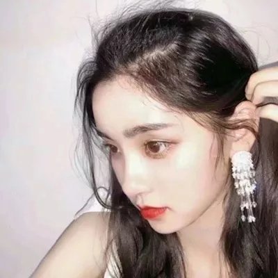 微信俏皮风女生头像