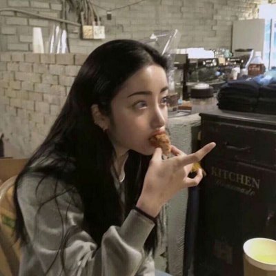 微信俏皮风女生头像