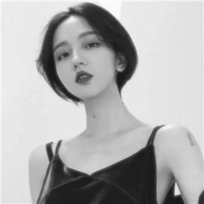 微信黑白女生伤感头像