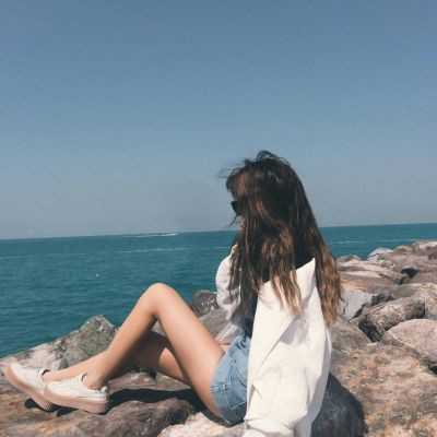 微信快手女生背影伤感头像