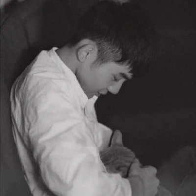 微信黑白高冷帅气男生头像