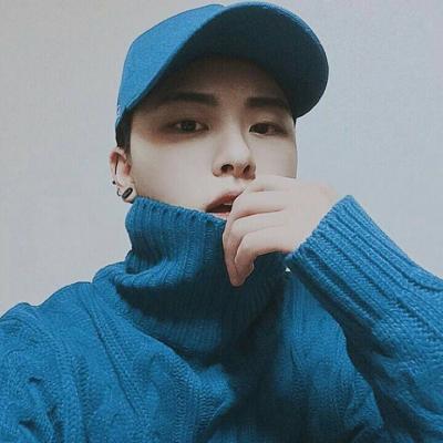 微信戴帽子男生头像