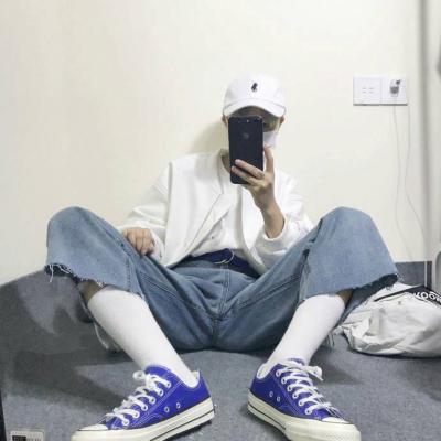 微信戴帽子男生头像