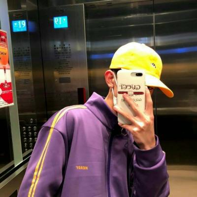 微信戴帽子男生头像