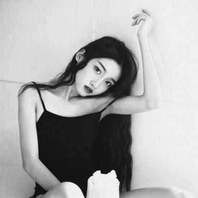 微信最火黑白霸气女生头像