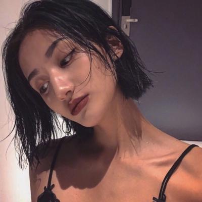微信冷酷霸气好看女生头像